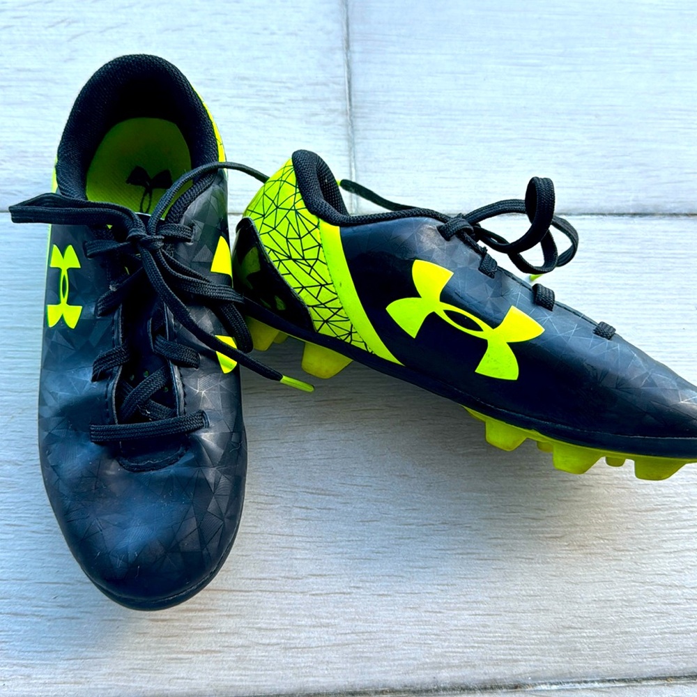 Boy's Under Armour SF Flash HG Jr Soccer Cleat Black & Neon Green Size US 12K